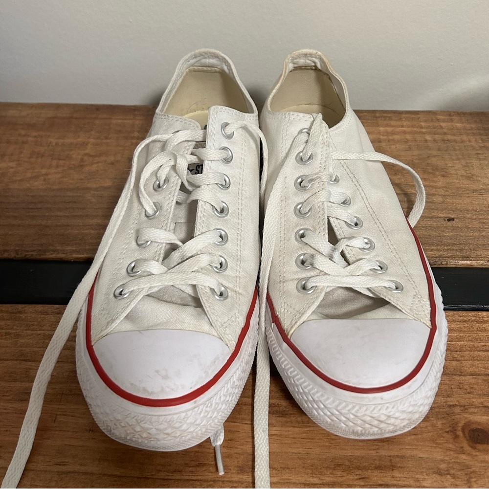 MEN'S size 10 CONVERSE CHUCK TAYLOR ALL STAR SNEAKERS
